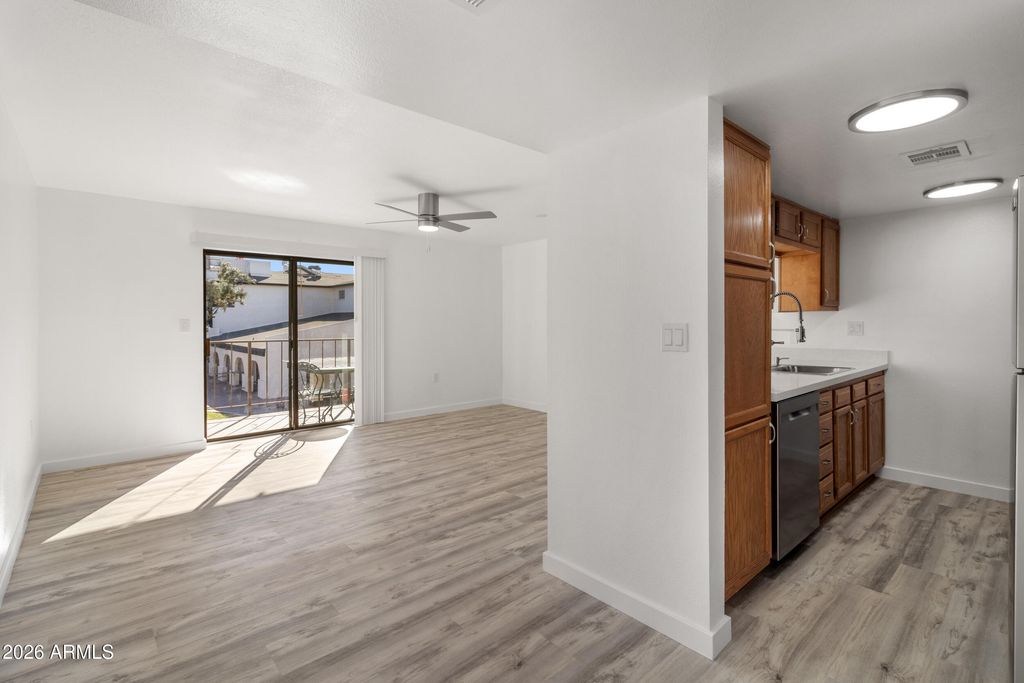3033 E DEVONSHIRE Avenue 2005, Phoenix, AZ 85016 — photo 2