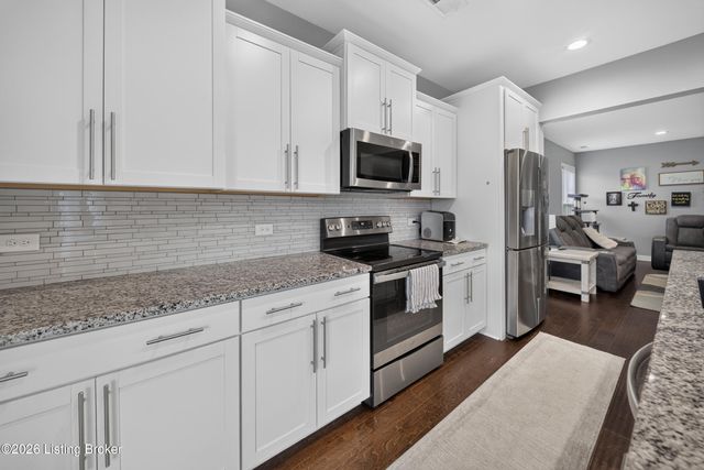 587 Montrose Dr, Bowling Green, KY 42104