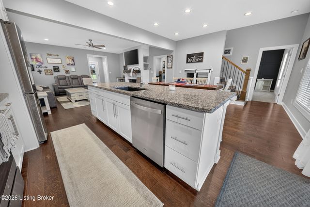 587 Montrose Dr, Bowling Green, KY 42104
