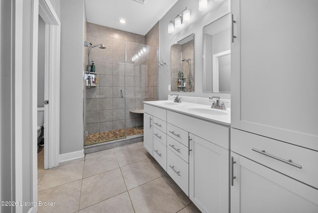 587 Montrose Dr, Bowling Green, KY 42104