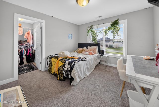 587 Montrose Dr, Bowling Green, KY 42104