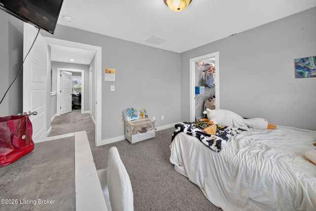 587 Montrose Dr, Bowling Green, KY 42104