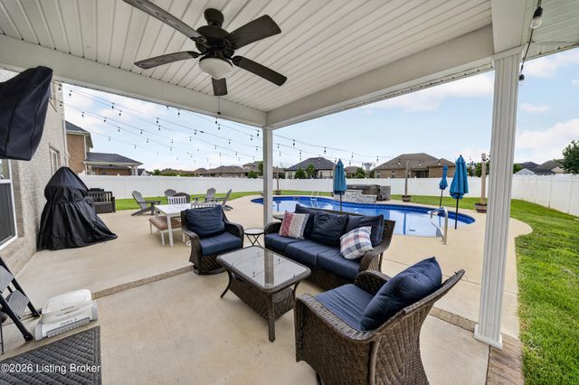587 Montrose Dr, Bowling Green, KY 42104