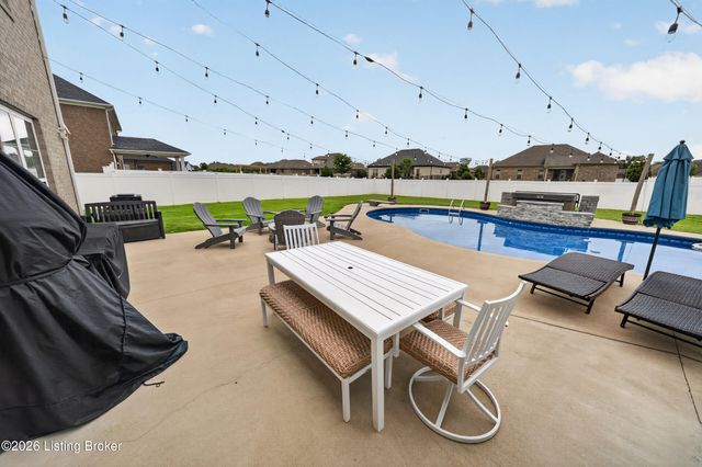 587 Montrose Dr, Bowling Green, KY 42104
