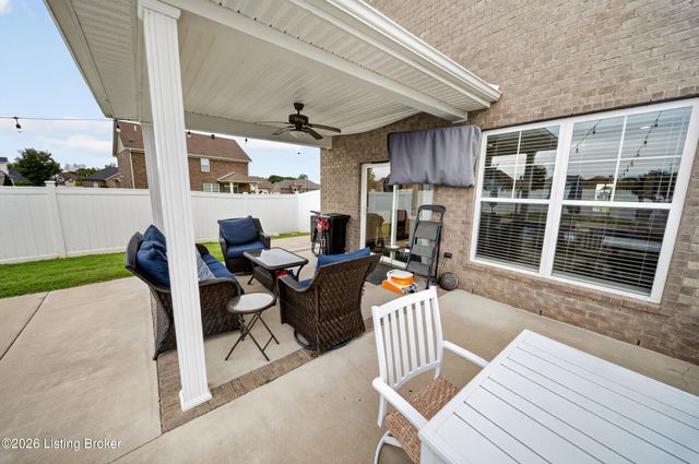 587 Montrose Dr, Bowling Green, KY 42104