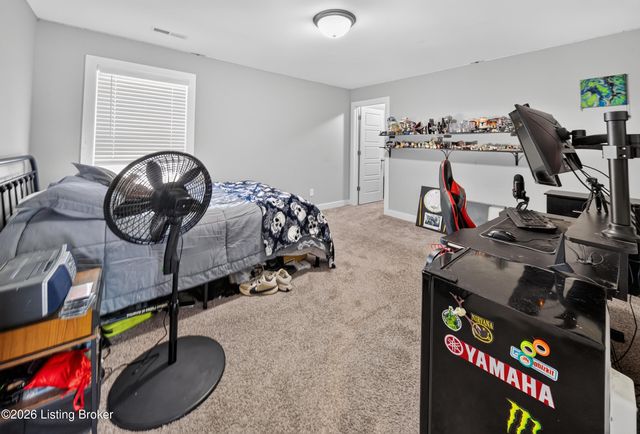 587 Montrose Dr, Bowling Green, KY 42104