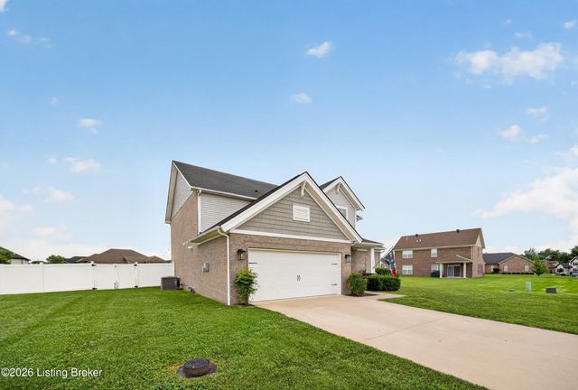 587 Montrose Dr, Bowling Green, KY 42104
