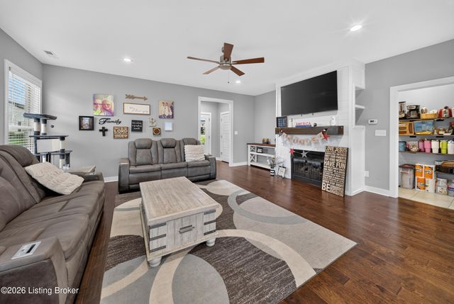 587 Montrose Dr, Bowling Green, KY 42104