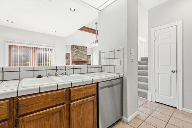 10819 Crown Colony DR 11, Austin, TX 78747