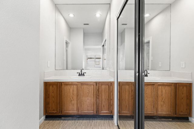 10819 Crown Colony DR 11, Austin, TX 78747