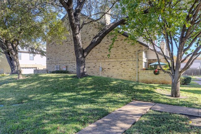 10819 Crown Colony DR 11, Austin, TX 78747