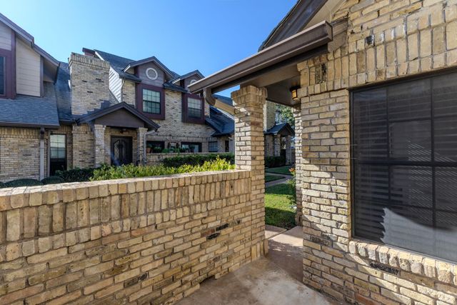 10819 Crown Colony DR 11, Austin, TX 78747
