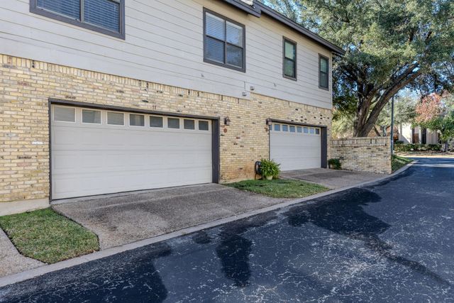 10819 Crown Colony DR 11, Austin, TX 78747