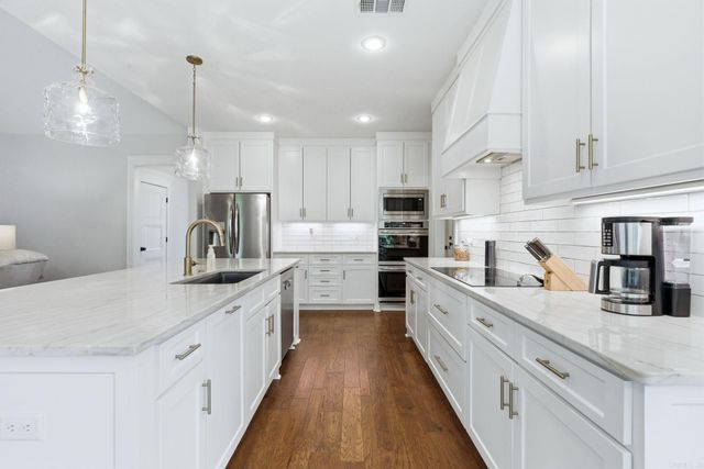 813 Belle Grove Loop, Benton, AR 72019