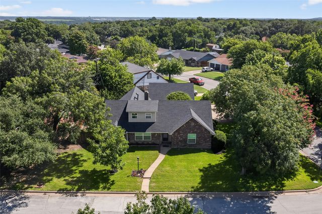 921 Blue Lake Drive, Fort Worth, TX 76103