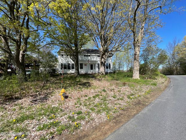 48 McBride Road, Halfmoon, NY 12118