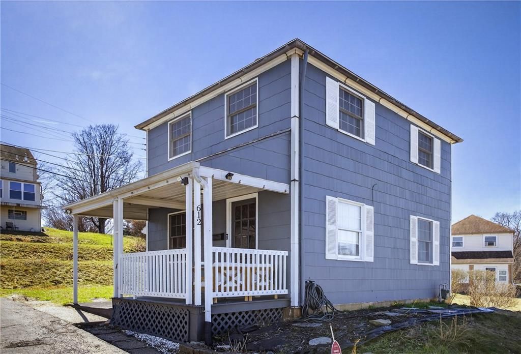 612 Independence Dr, Clairton, PA 15025