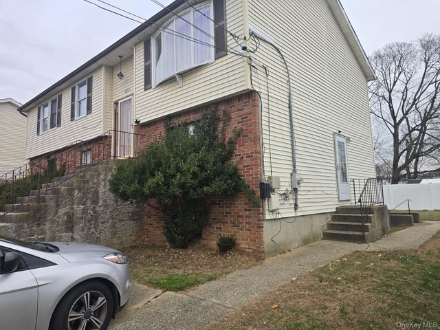 1095 Pinebrook Court, West Hempstead, NY 11552
