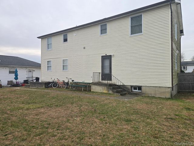 1095 Pinebrook Court, West Hempstead, NY 11552