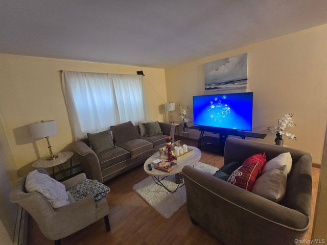 1095 Pinebrook Court, West Hempstead, NY 11552