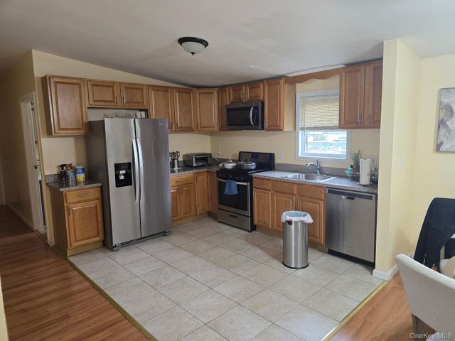 1095 Pinebrook Court, West Hempstead, NY 11552