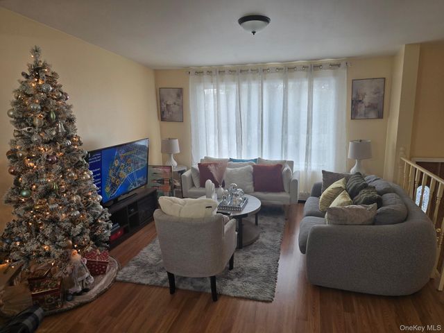 1095 Pinebrook Court, West Hempstead, NY 11552