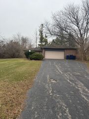 39W607 Hemlock Drive, St. Charles, IL 60175