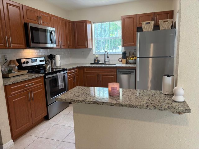 1064 Carolina Avenue, Fort Lauderdale, FL 33312