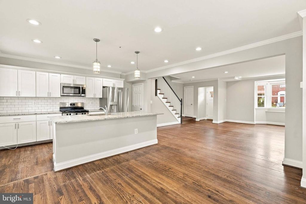 1518 LOCHWOOD RD, Baltimore, MD 21218