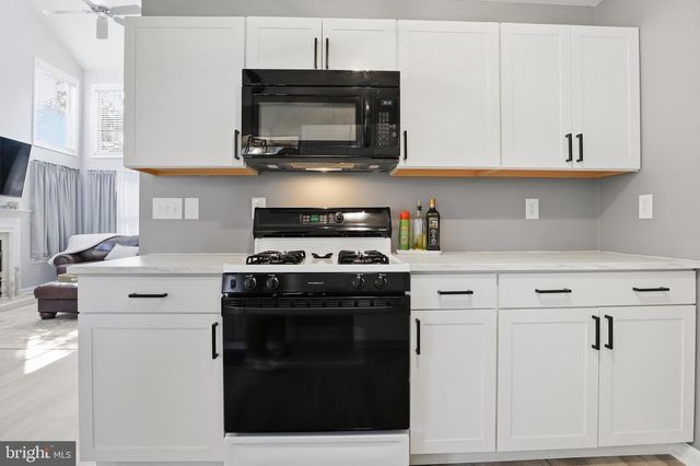 15 CREEKVIEW DR, Middletown, PA 17057