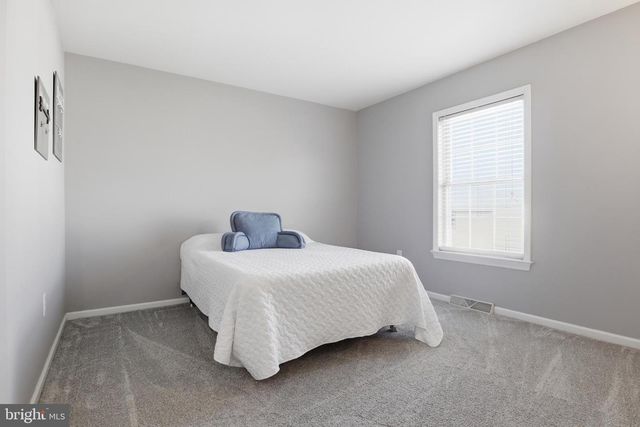 15 CREEKVIEW DR, Middletown, PA 17057