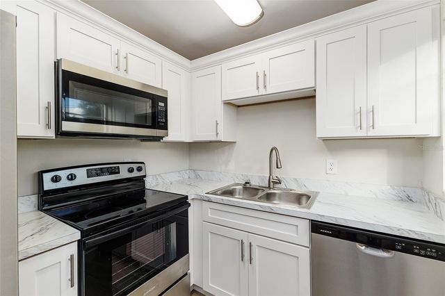 1664 BAYVIEW DRIVE, Lakeland, FL 33805