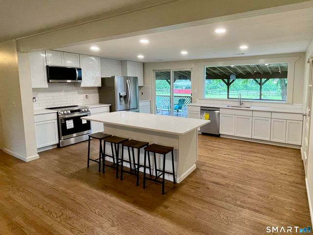 995 North Farms Road, Wallingford, CT 06492