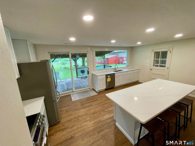 995 North Farms Road, Wallingford, CT 06492