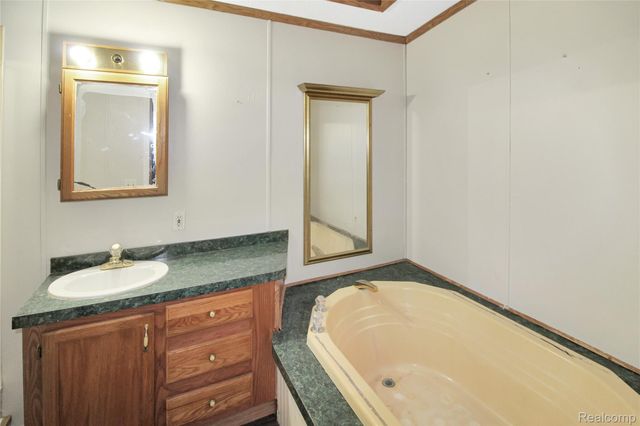 7175 Ozga Street, Romulus, MI 48174