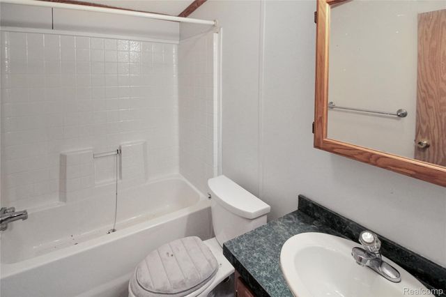 7175 Ozga Street, Romulus, MI 48174