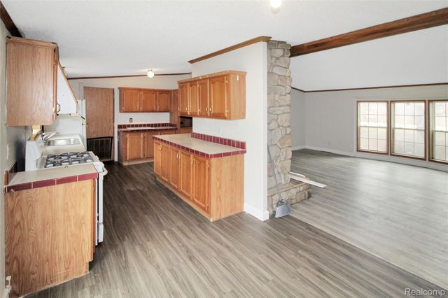 7175 Ozga Street, Romulus, MI 48174
