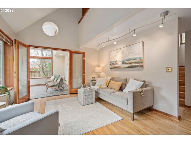 1642 E 43RD Ave, Eugene, OR 97405