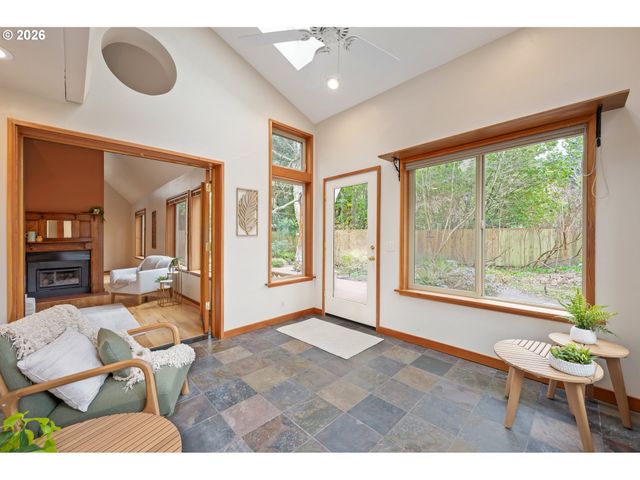 1642 E 43RD Ave, Eugene, OR 97405