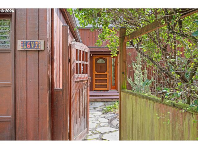 1642 E 43RD Ave, Eugene, OR 97405