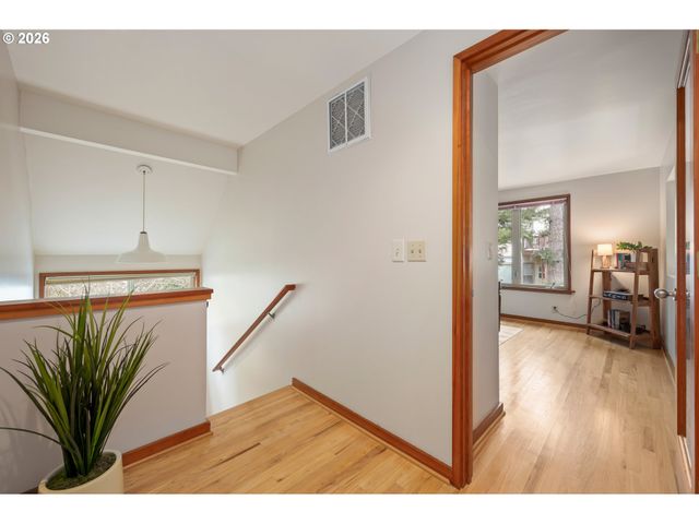 1642 E 43RD Ave, Eugene, OR 97405