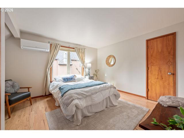 1642 E 43RD Ave, Eugene, OR 97405