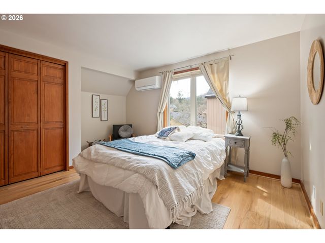 1642 E 43RD Ave, Eugene, OR 97405