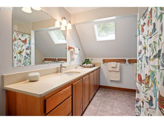 1642 E 43RD Ave, Eugene, OR 97405