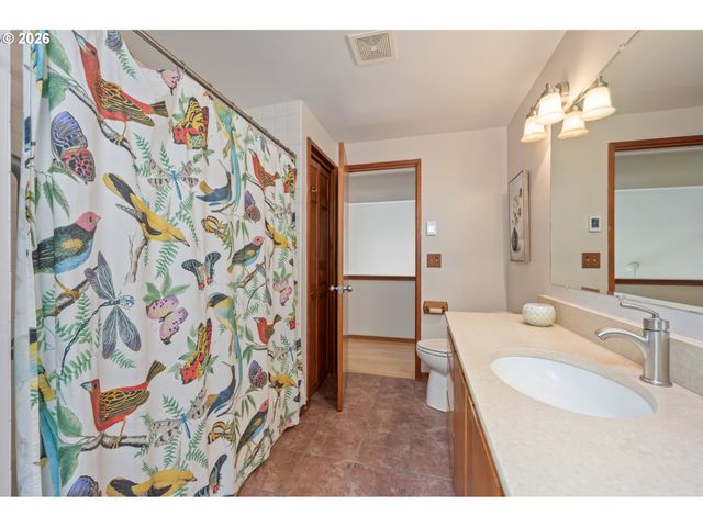 1642 E 43RD Ave, Eugene, OR 97405