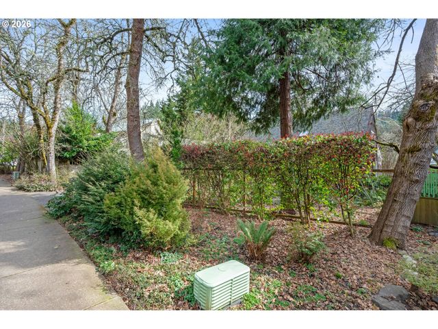 1642 E 43RD Ave, Eugene, OR 97405