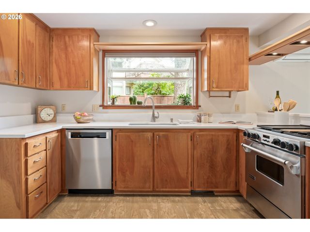 1642 E 43RD Ave, Eugene, OR 97405