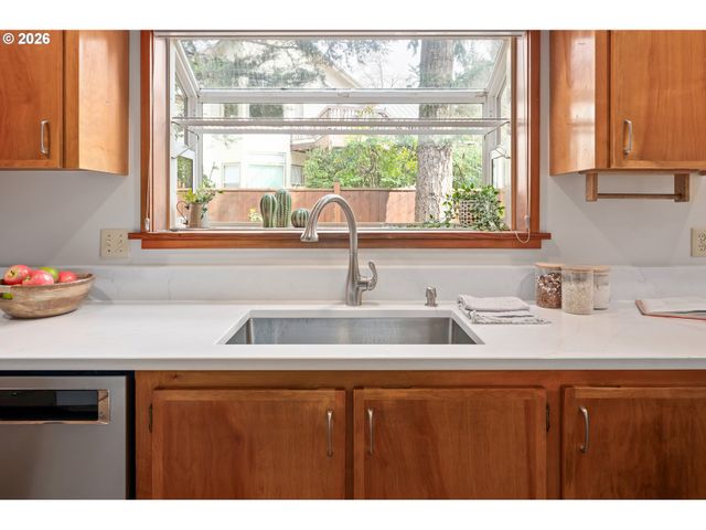 1642 E 43RD Ave, Eugene, OR 97405