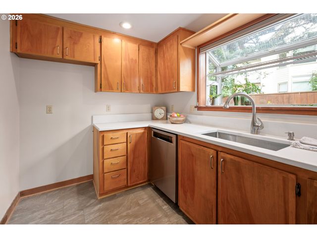 1642 E 43RD Ave, Eugene, OR 97405