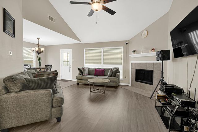 8123 Solara Bend, Houston, TX 77083